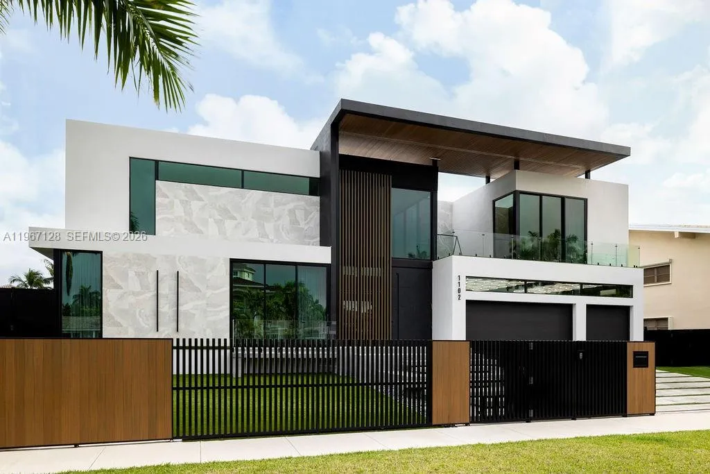 1102 Washington St, Hallandale Beach, Florida 3301, Hallandale Beach, Florida 33019, 6 Bedrooms Bedrooms, ,5 BathroomsBathrooms,Residential Lease,For Rent,1102 Washington St, Hallandale Beach, Florida 3301,A11967128