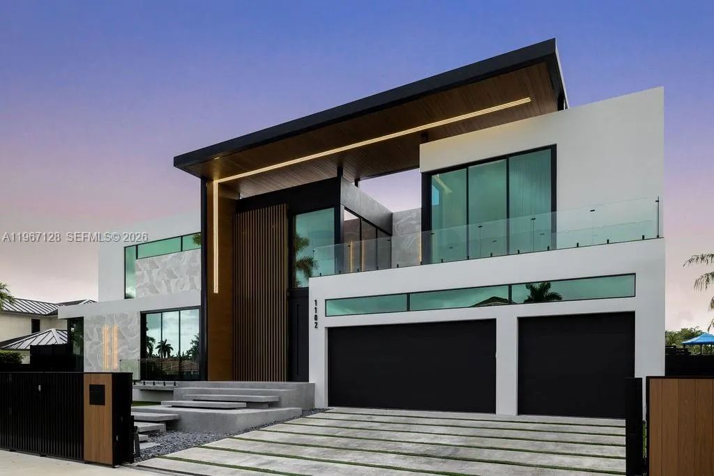 1102 Washington St, Hallandale Beach, Florida 3301, Hallandale Beach, Florida 33019, 6 Bedrooms Bedrooms, ,5 BathroomsBathrooms,Residential Lease,For Rent,1102 Washington St, Hallandale Beach, Florida 3301,A11967128