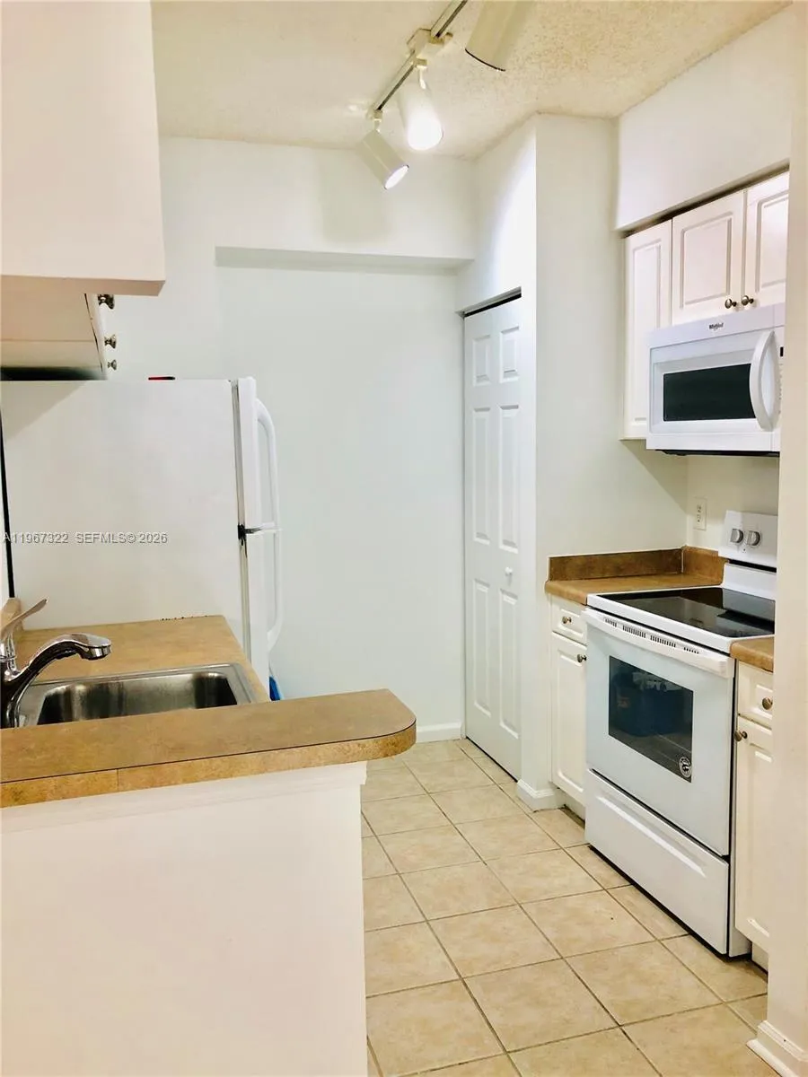 17125 N Bay Rd 3603, Sunny Isles Beach, Florida 33, Sunny Isles Beach, Florida 33160, 1 Bedroom Bedrooms, ,1 BathroomBathrooms,Residential Lease,For Rent,17125 N Bay Rd 3603, Sunny Isles Beach, Florida 33,A11967322