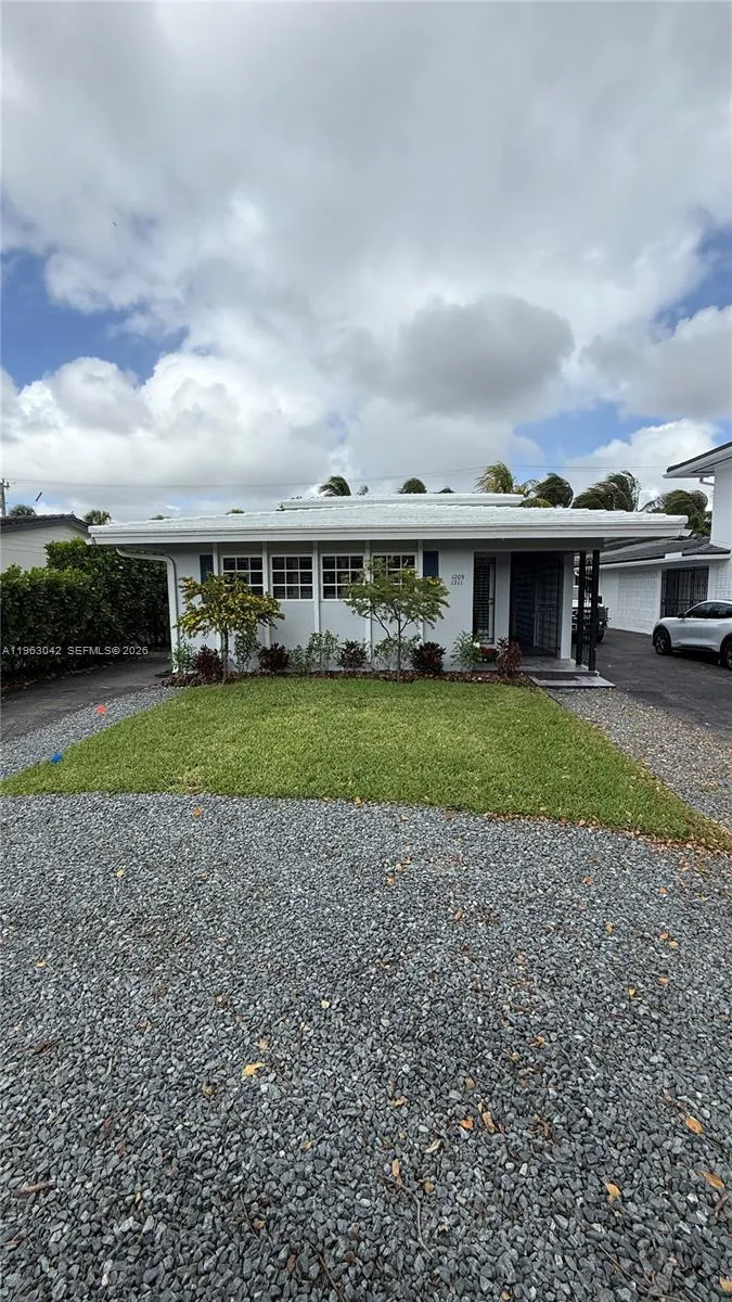 Coral Gables, Florida 33146, 2 Bedrooms Bedrooms, ,2 BathroomsBathrooms,Residential Lease,For Rent,A11963042