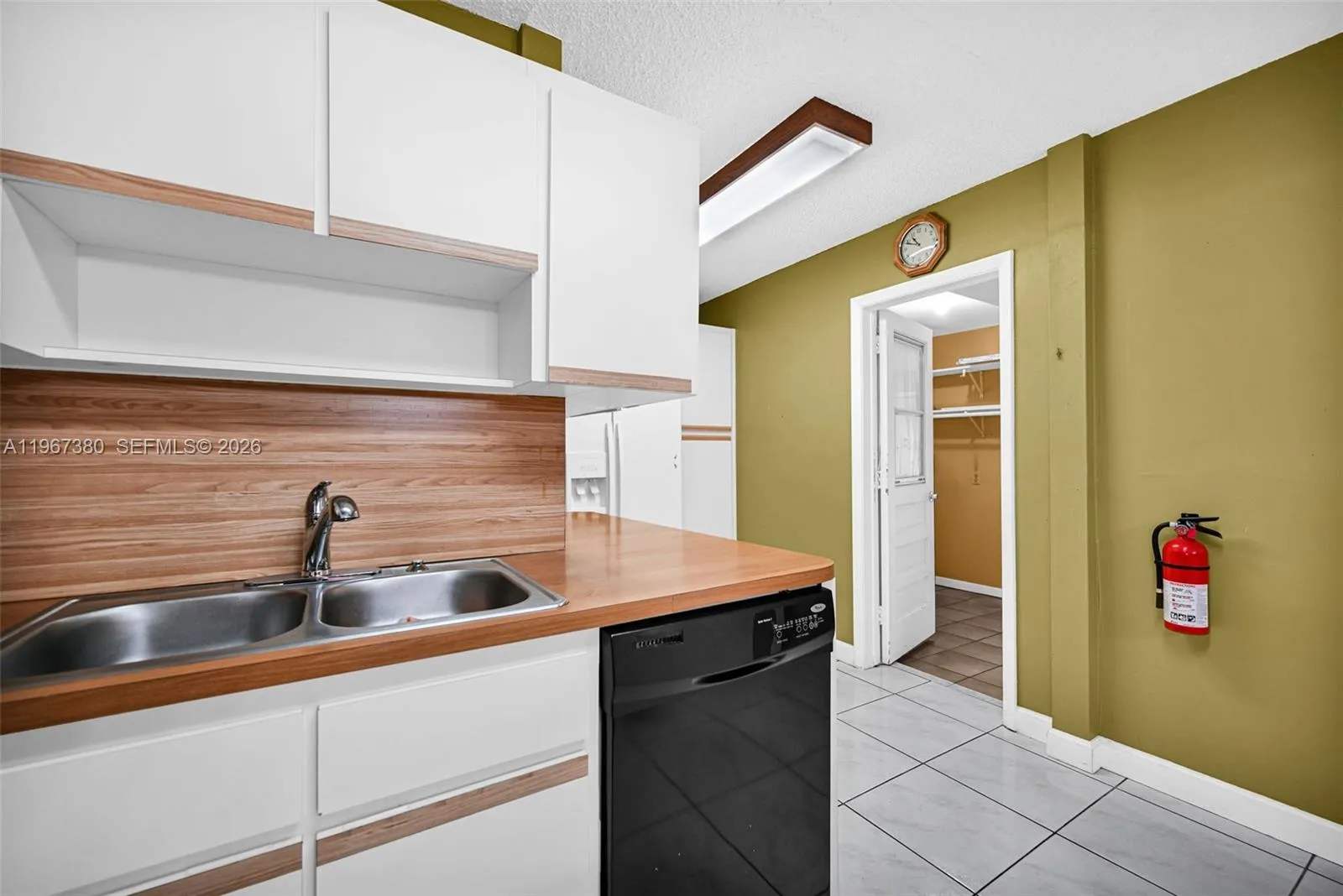 Easy expansion using adjacent laundry & utility room