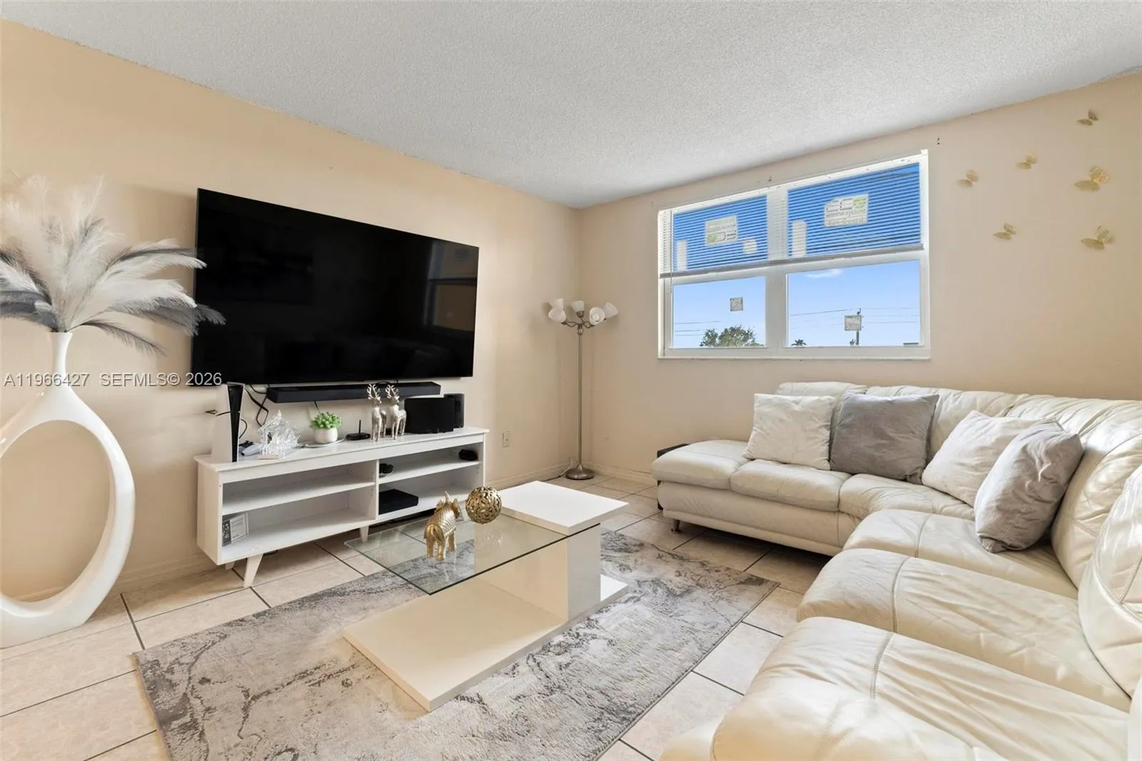 606 W 81st St 302, Hialeah, Florida 33014, Hialeah, Florida 33014, 2 Bedrooms Bedrooms, ,1 BathroomBathrooms,Residential,For Sale,606 W 81st St 302, Hialeah, Florida 33014,A11966427