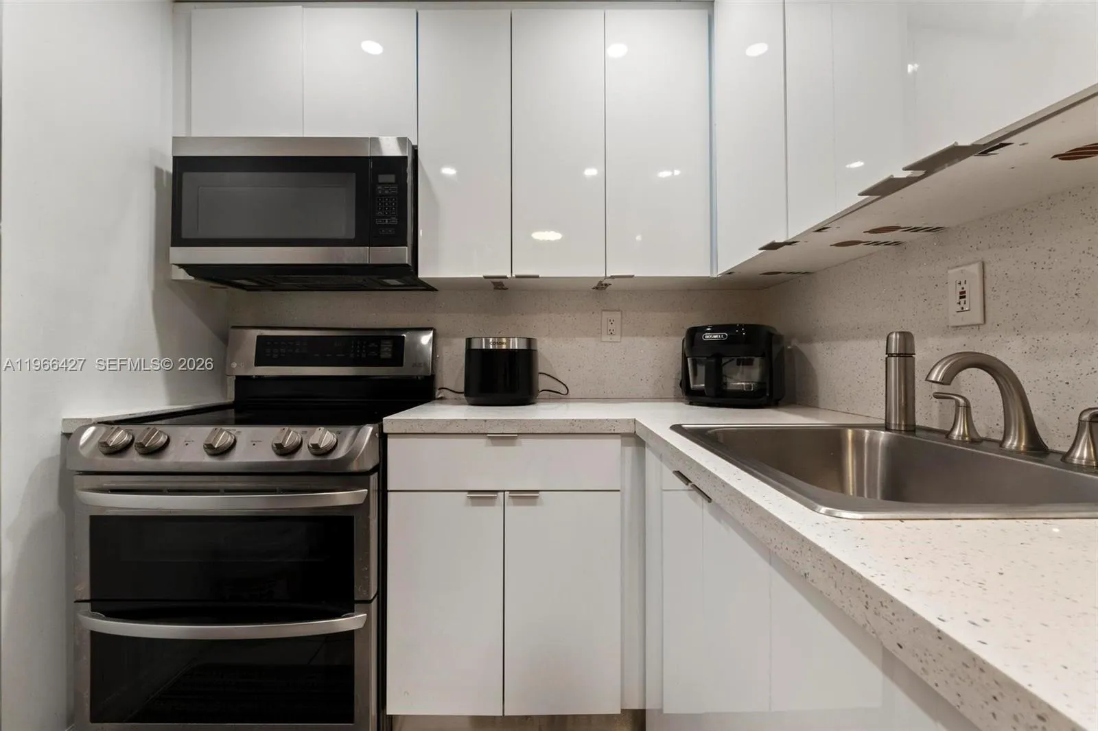 606 W 81st St 302, Hialeah, Florida 33014, Hialeah, Florida 33014, 2 Bedrooms Bedrooms, ,1 BathroomBathrooms,Residential,For Sale,606 W 81st St 302, Hialeah, Florida 33014,A11966427