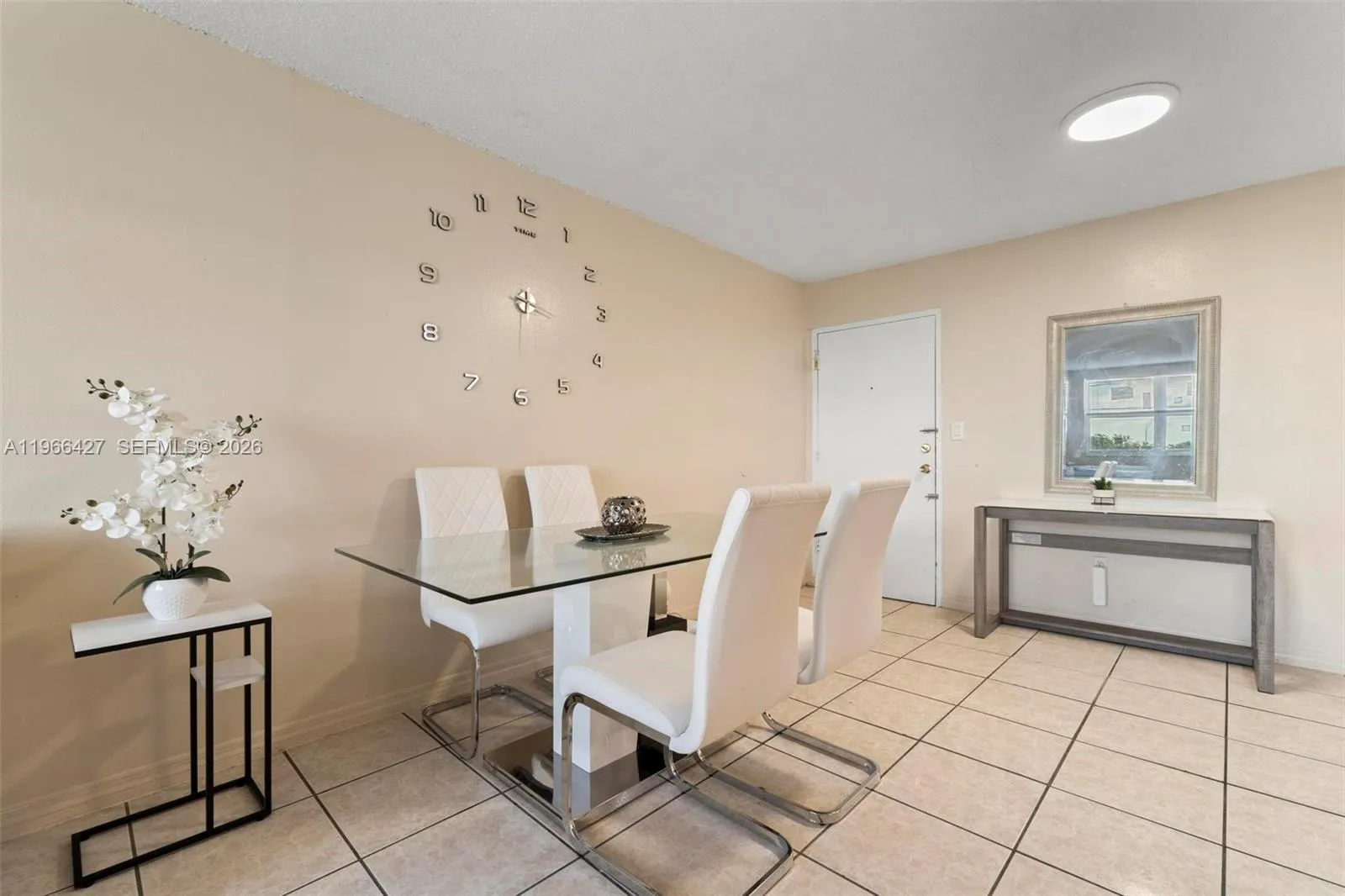 606 W 81st St 302, Hialeah, Florida 33014, Hialeah, Florida 33014, 2 Bedrooms Bedrooms, ,1 BathroomBathrooms,Residential,For Sale,606 W 81st St 302, Hialeah, Florida 33014,A11966427