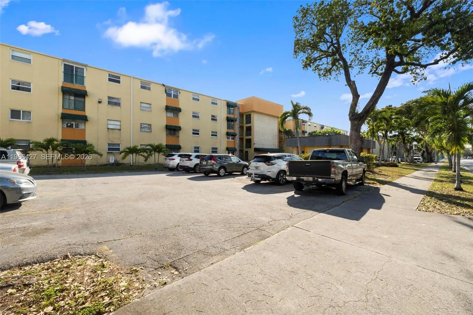 606 W 81st St 302, Hialeah, Florida 33014, Hialeah, Florida 33014, 2 Bedrooms Bedrooms, ,1 BathroomBathrooms,Residential,For Sale,606 W 81st St 302, Hialeah, Florida 33014,A11966427