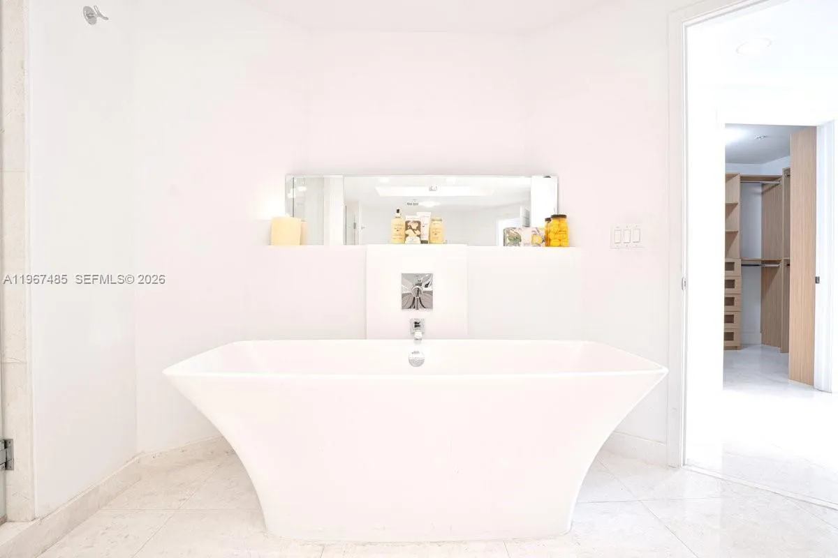 17301 Biscayne Blvd 305, North Miami Beach, Florid, North Miami Beach, Florida 33160, 2 Bedrooms Bedrooms, ,2 BathroomsBathrooms,Residential,For Sale,17301 Biscayne Blvd 305, North Miami Beach, Florid,A11967485