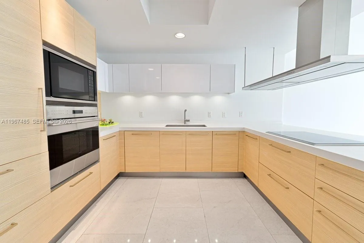 17301 Biscayne Blvd 305, North Miami Beach, Florid, North Miami Beach, Florida 33160, 2 Bedrooms Bedrooms, ,2 BathroomsBathrooms,Residential,For Sale,17301 Biscayne Blvd 305, North Miami Beach, Florid,A11967485