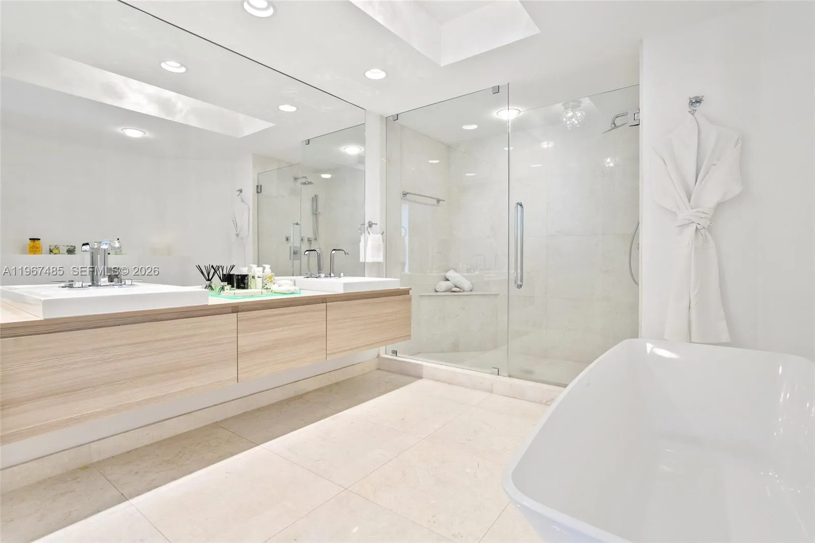 17301 Biscayne Blvd 305, North Miami Beach, Florid, North Miami Beach, Florida 33160, 2 Bedrooms Bedrooms, ,2 BathroomsBathrooms,Residential,For Sale,17301 Biscayne Blvd 305, North Miami Beach, Florid,A11967485