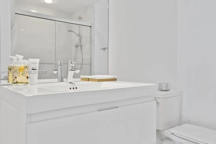 17301 Biscayne Blvd 305, North Miami Beach, Florid, North Miami Beach, Florida 33160, 2 Bedrooms Bedrooms, ,2 BathroomsBathrooms,Residential,For Sale,17301 Biscayne Blvd 305, North Miami Beach, Florid,A11967485