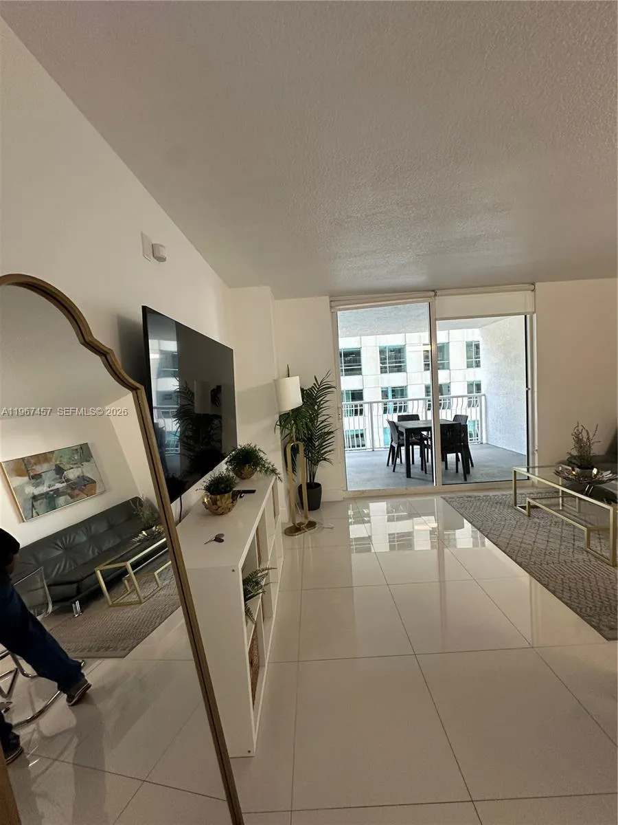 1200 Brickell Bay Dr 1712, Miami, Florida 33131, Miami, Florida 33131, 2 Bedrooms Bedrooms, ,1 BathroomBathrooms,Residential Lease,For Rent,1200 Brickell Bay Dr 1712, Miami, Florida 33131,A11967457