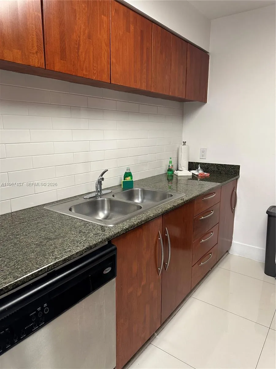1200 Brickell Bay Dr 1712, Miami, Florida 33131, Miami, Florida 33131, 2 Bedrooms Bedrooms, ,1 BathroomBathrooms,Residential Lease,For Rent,1200 Brickell Bay Dr 1712, Miami, Florida 33131,A11967457