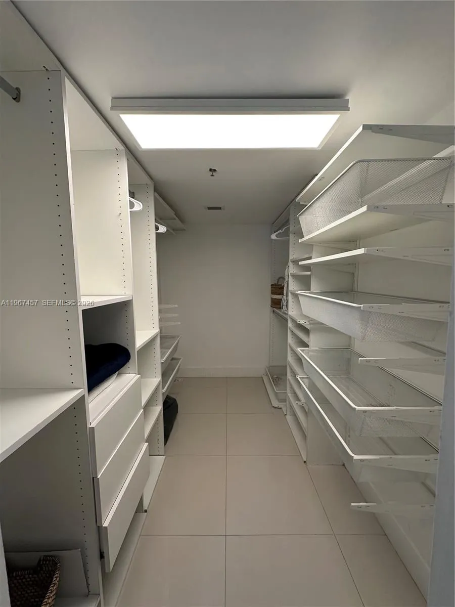 1200 Brickell Bay Dr 1712, Miami, Florida 33131, Miami, Florida 33131, 2 Bedrooms Bedrooms, ,1 BathroomBathrooms,Residential Lease,For Rent,1200 Brickell Bay Dr 1712, Miami, Florida 33131,A11967457