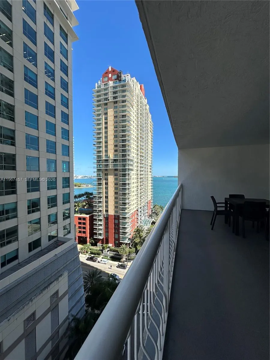 1200 Brickell Bay Dr 1712, Miami, Florida 33131, Miami, Florida 33131, 2 Bedrooms Bedrooms, ,1 BathroomBathrooms,Residential Lease,For Rent,1200 Brickell Bay Dr 1712, Miami, Florida 33131,A11967457