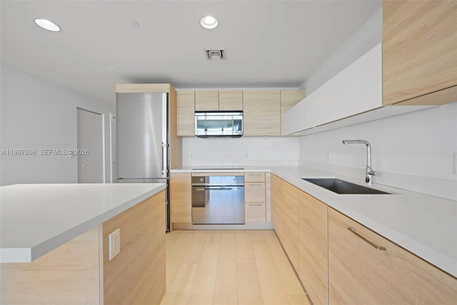 16385 Biscayne Blvd 3020, North Miami Beach, Flori, North Miami Beach, Florida 33160, 1 Bedroom Bedrooms, ,2 BathroomsBathrooms,Residential Lease,For Rent,16385 Biscayne Blvd 3020, North Miami Beach, Flori,A11967506