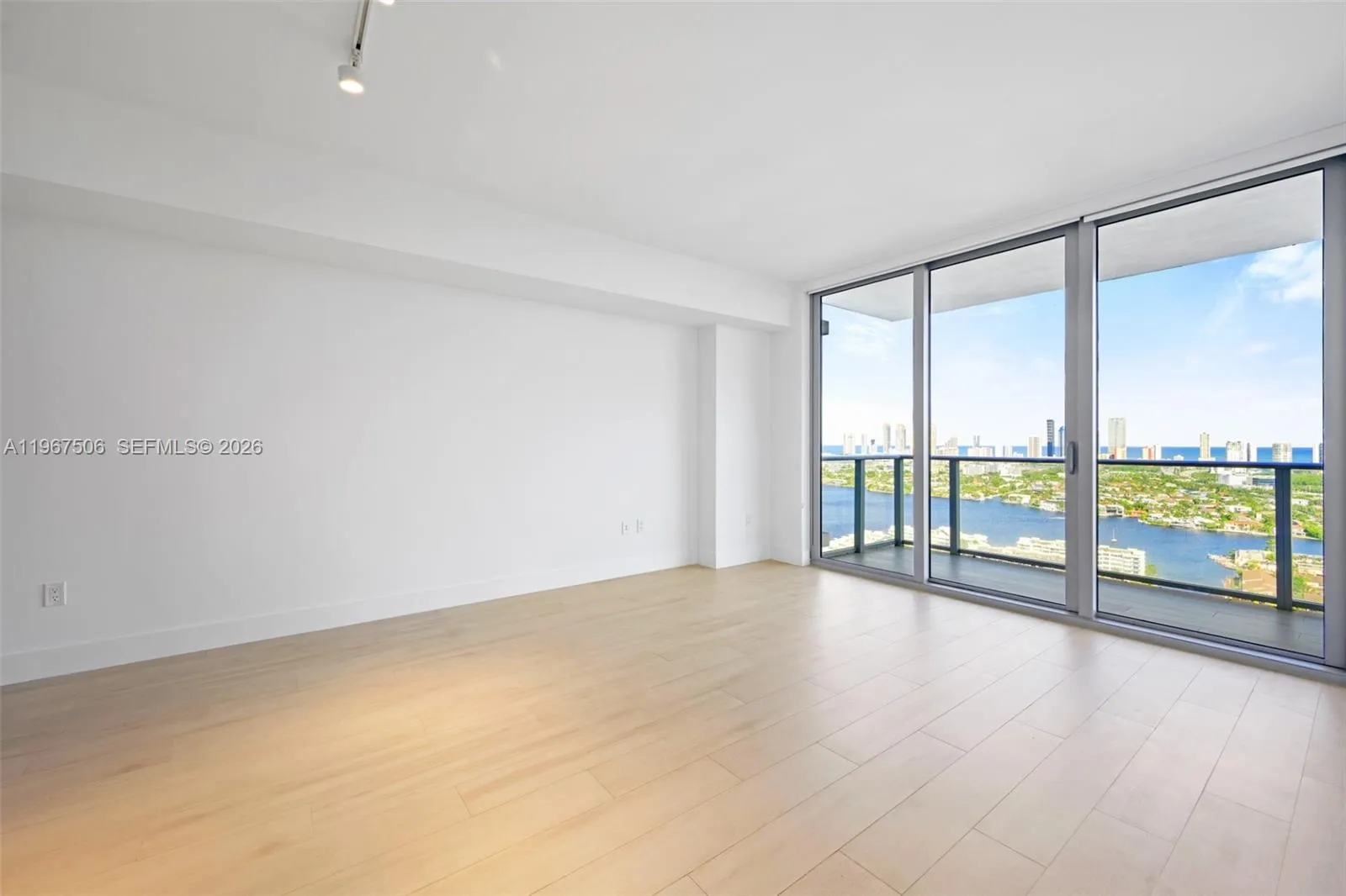 16385 Biscayne Blvd 3020, North Miami Beach, Flori, North Miami Beach, Florida 33160, 1 Bedroom Bedrooms, ,2 BathroomsBathrooms,Residential Lease,For Rent,16385 Biscayne Blvd 3020, North Miami Beach, Flori,A11967506