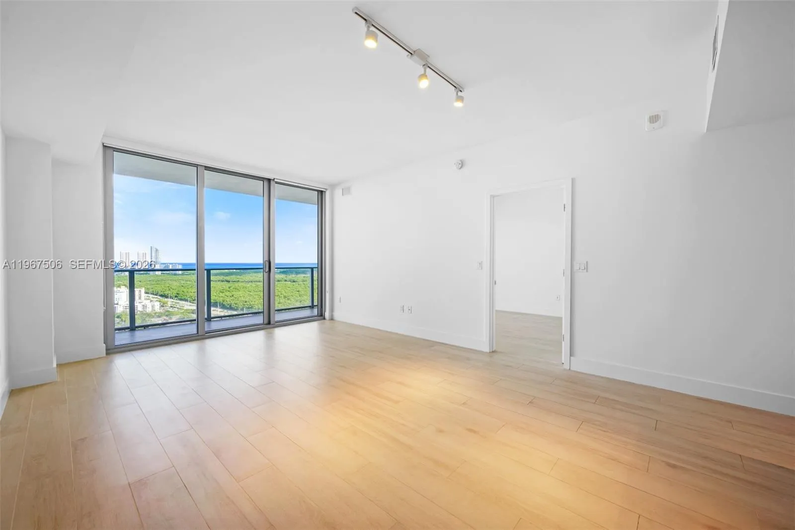 16385 Biscayne Blvd 3020, North Miami Beach, Flori, North Miami Beach, Florida 33160, 1 Bedroom Bedrooms, ,2 BathroomsBathrooms,Residential Lease,For Rent,16385 Biscayne Blvd 3020, North Miami Beach, Flori,A11967506