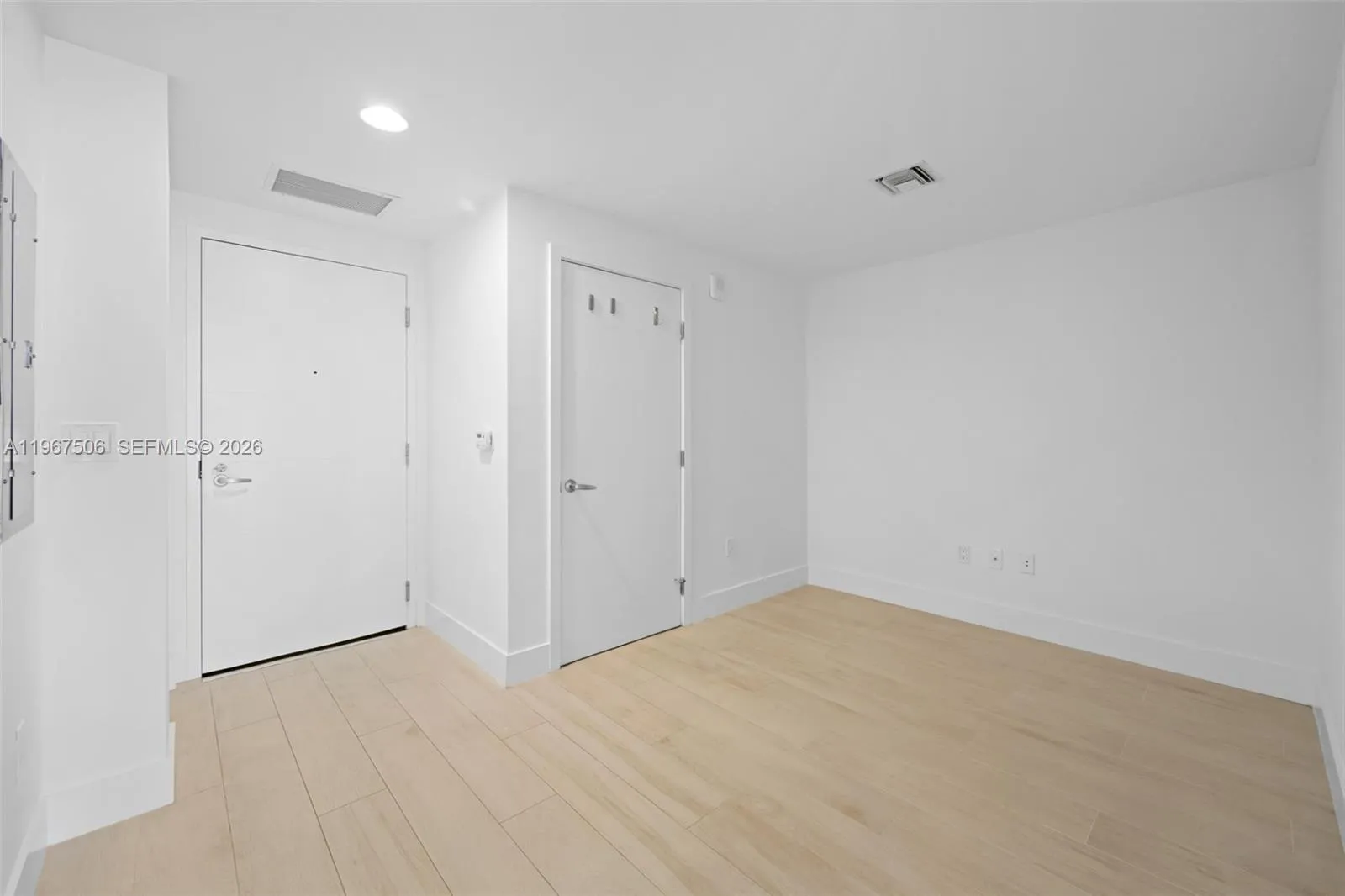 16385 Biscayne Blvd 3020, North Miami Beach, Flori, North Miami Beach, Florida 33160, 1 Bedroom Bedrooms, ,2 BathroomsBathrooms,Residential Lease,For Rent,16385 Biscayne Blvd 3020, North Miami Beach, Flori,A11967506