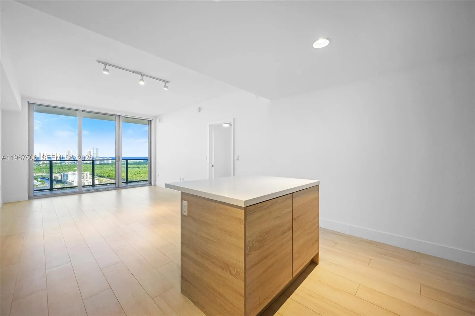 16385 Biscayne Blvd 3020, North Miami Beach, Flori, North Miami Beach, Florida 33160, 1 Bedroom Bedrooms, ,2 BathroomsBathrooms,Residential Lease,For Rent,16385 Biscayne Blvd 3020, North Miami Beach, Flori,A11967506