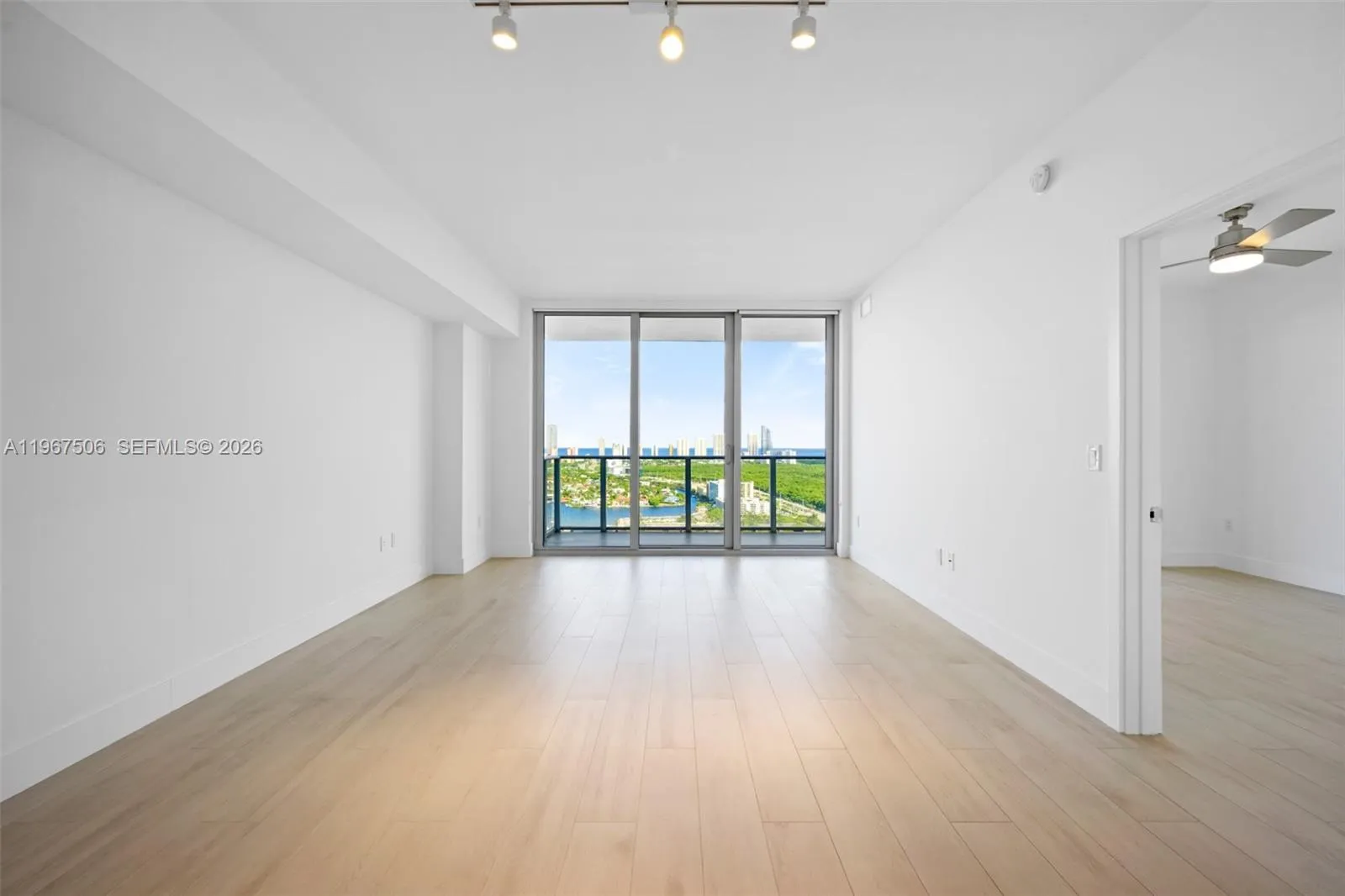 16385 Biscayne Blvd 3020, North Miami Beach, Flori, North Miami Beach, Florida 33160, 1 Bedroom Bedrooms, ,2 BathroomsBathrooms,Residential Lease,For Rent,16385 Biscayne Blvd 3020, North Miami Beach, Flori,A11967506
