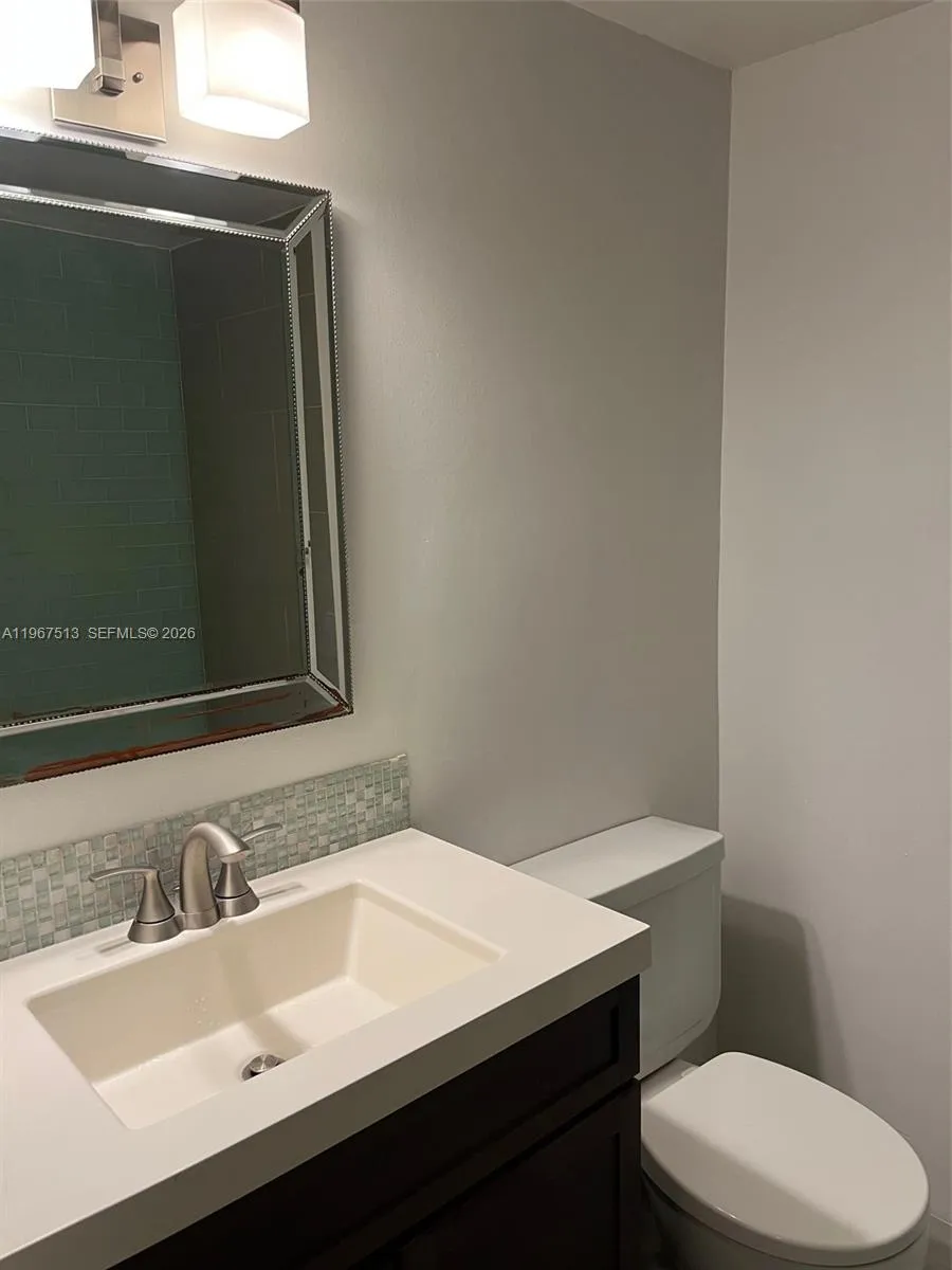 2420 Diana Dr 202, Hallandale Beach, Florida 33009, Hallandale Beach, Florida 33009, 2 Bedrooms Bedrooms, ,2 BathroomsBathrooms,Residential Lease,For Rent,2420 Diana Dr 202, Hallandale Beach, Florida 33009,A11967513