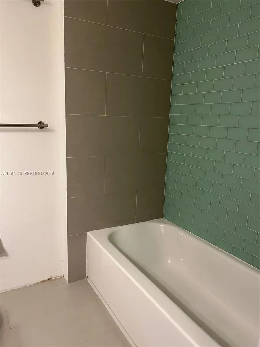 2420 Diana Dr 202, Hallandale Beach, Florida 33009, Hallandale Beach, Florida 33009, 2 Bedrooms Bedrooms, ,2 BathroomsBathrooms,Residential Lease,For Rent,2420 Diana Dr 202, Hallandale Beach, Florida 33009,A11967513