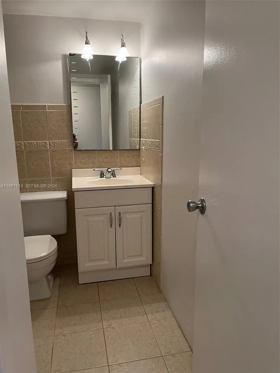 2420 Diana Dr 202, Hallandale Beach, Florida 33009, Hallandale Beach, Florida 33009, 2 Bedrooms Bedrooms, ,2 BathroomsBathrooms,Residential Lease,For Rent,2420 Diana Dr 202, Hallandale Beach, Florida 33009,A11967513