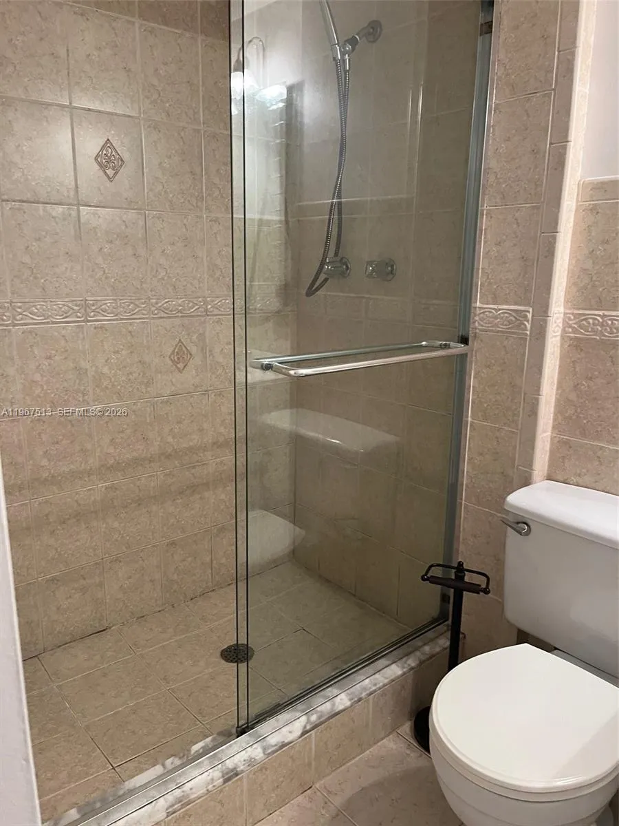 2420 Diana Dr 202, Hallandale Beach, Florida 33009, Hallandale Beach, Florida 33009, 2 Bedrooms Bedrooms, ,2 BathroomsBathrooms,Residential Lease,For Rent,2420 Diana Dr 202, Hallandale Beach, Florida 33009,A11967513