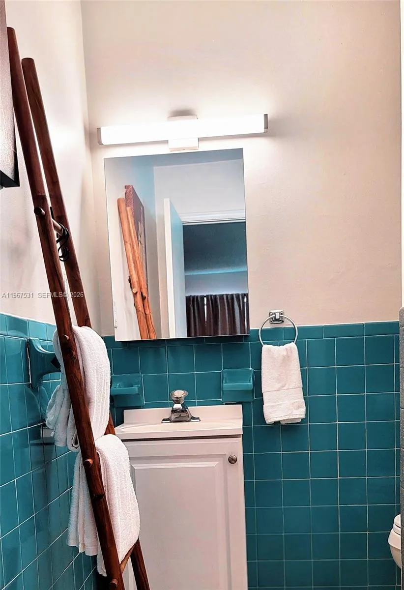 20 Se 12th St, Dania Beach, Florida 33004, Dania Beach, Florida 33004, ,Residential Income,For Sale,20 Se 12th St, Dania Beach, Florida 33004,A11967531
