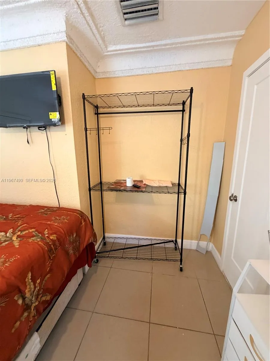 3580 Nw 32nd Ct Efficiency, Lauderdale Lakes, Flor, Lauderdale Lakes, Florida 33309, ,1 BathroomBathrooms,Residential Lease,For Rent,3580 Nw 32nd Ct Efficiency, Lauderdale Lakes, Flor,A11967499