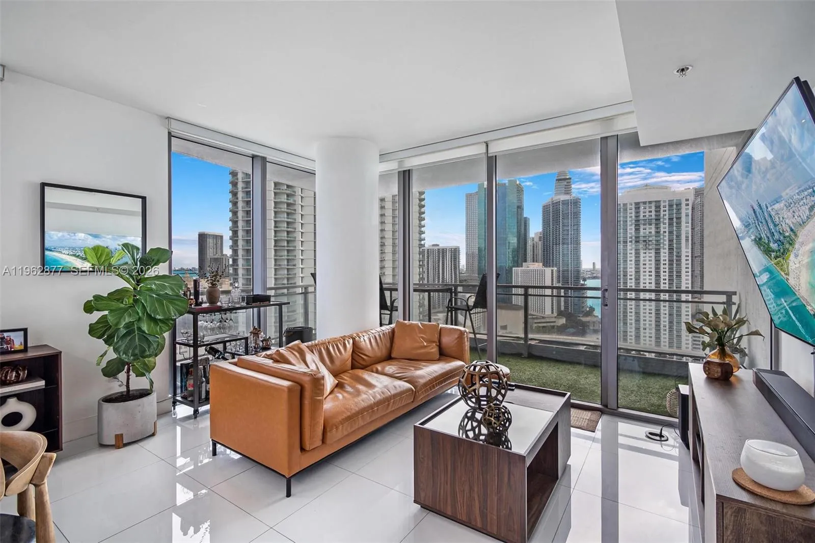 92 Sw 3rd St 2710, Miami, Florida 33130, Miami, Florida 33130, 2 Bedrooms Bedrooms, ,2 BathroomsBathrooms,Residential Lease,For Rent,92 Sw 3rd St 2710, Miami, Florida 33130,A11962877