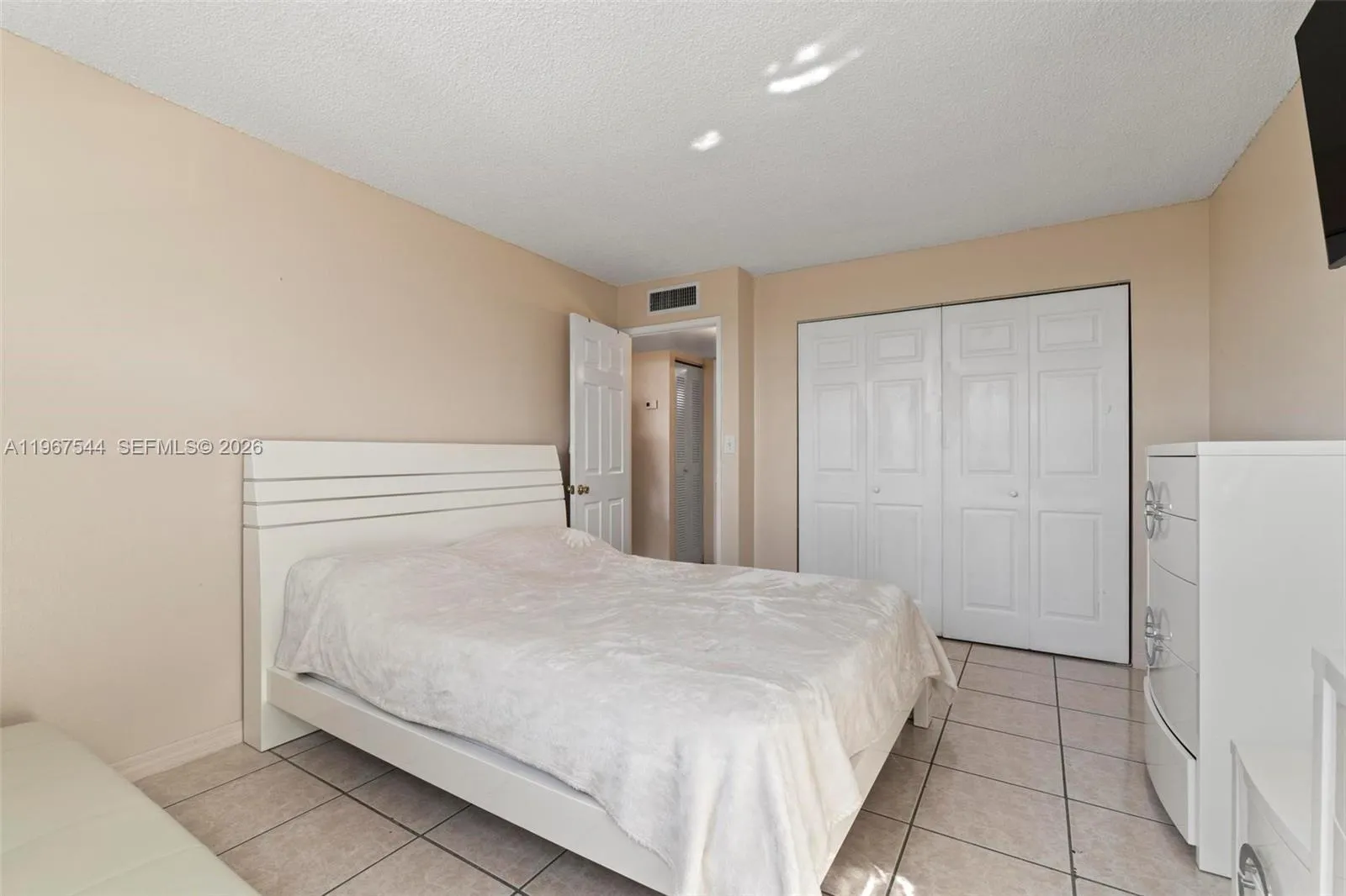 606 W 81st St 302, Hialeah, Florida 33014, Hialeah, Florida 33014, 2 Bedrooms Bedrooms, ,1 BathroomBathrooms,Residential Lease,For Rent,606 W 81st St 302, Hialeah, Florida 33014,A11967544