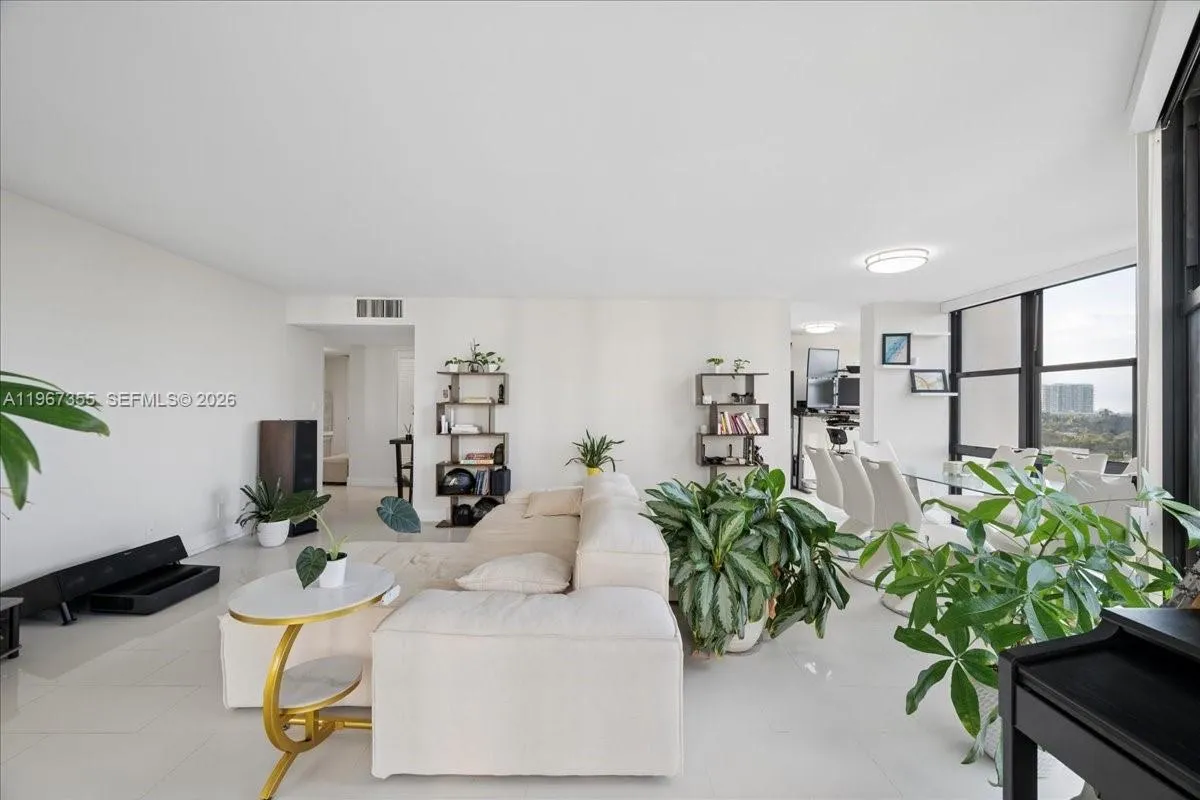 1915 Brickell Ave 801, Miami, Florida 33129, Miami, Florida 33129, 2 Bedrooms Bedrooms, ,2 BathroomsBathrooms,Residential Lease,For Rent,1915 Brickell Ave 801, Miami, Florida 33129,A11967355