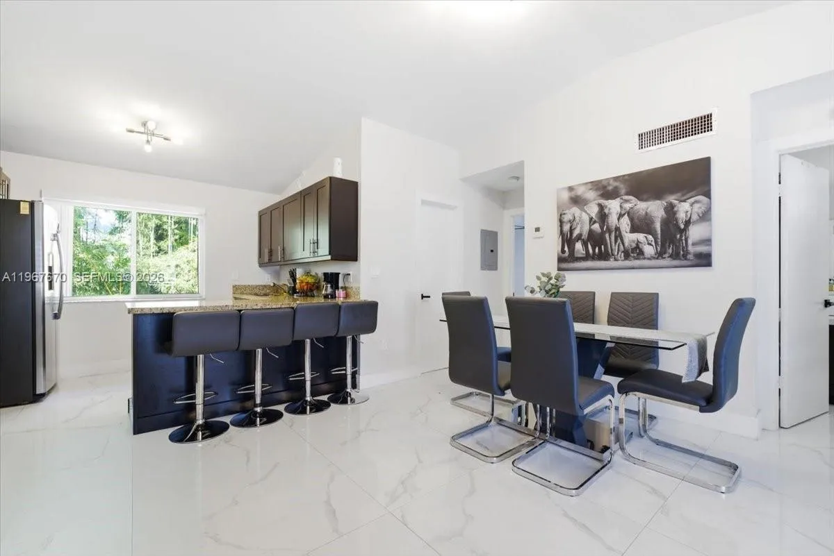 8027 Lake Dr 201, Doral, Florida 33166, Doral, Florida 33166, 2 Bedrooms Bedrooms, ,2 BathroomsBathrooms,Residential,For Sale,8027 Lake Dr 201, Doral, Florida 33166,A11967670