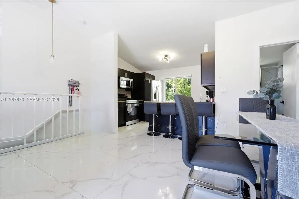 8027 Lake Dr 201, Doral, Florida 33166, Doral, Florida 33166, 2 Bedrooms Bedrooms, ,2 BathroomsBathrooms,Residential,For Sale,8027 Lake Dr 201, Doral, Florida 33166,A11967670