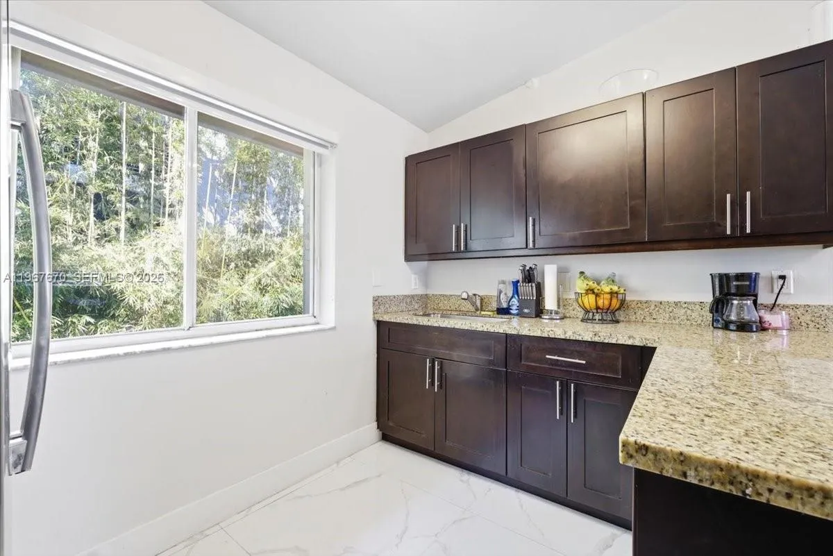 8027 Lake Dr 201, Doral, Florida 33166, Doral, Florida 33166, 2 Bedrooms Bedrooms, ,2 BathroomsBathrooms,Residential,For Sale,8027 Lake Dr 201, Doral, Florida 33166,A11967670