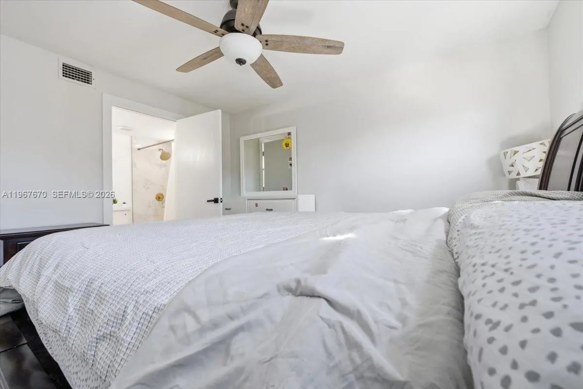 8027 Lake Dr 201, Doral, Florida 33166, Doral, Florida 33166, 2 Bedrooms Bedrooms, ,2 BathroomsBathrooms,Residential,For Sale,8027 Lake Dr 201, Doral, Florida 33166,A11967670