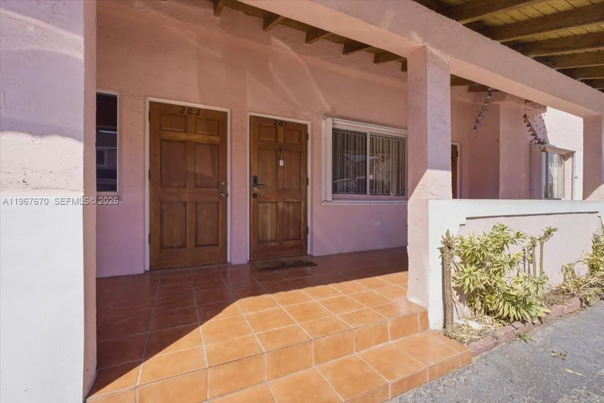 8027 Lake Dr 201, Doral, Florida 33166, Doral, Florida 33166, 2 Bedrooms Bedrooms, ,2 BathroomsBathrooms,Residential,For Sale,8027 Lake Dr 201, Doral, Florida 33166,A11967670