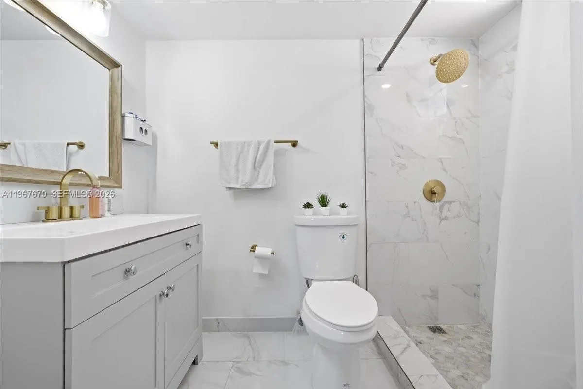 8027 Lake Dr 201, Doral, Florida 33166, Doral, Florida 33166, 2 Bedrooms Bedrooms, ,2 BathroomsBathrooms,Residential,For Sale,8027 Lake Dr 201, Doral, Florida 33166,A11967670