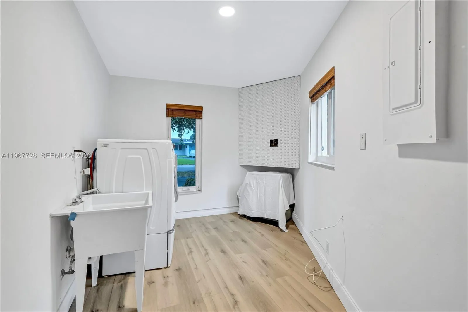 3211 Calle Largo Dr, Hollywood, Florida 33021, Hollywood, Florida 33021, ,Commercial Sale,For Sale,3211 Calle Largo Dr, Hollywood, Florida 33021,A11967728