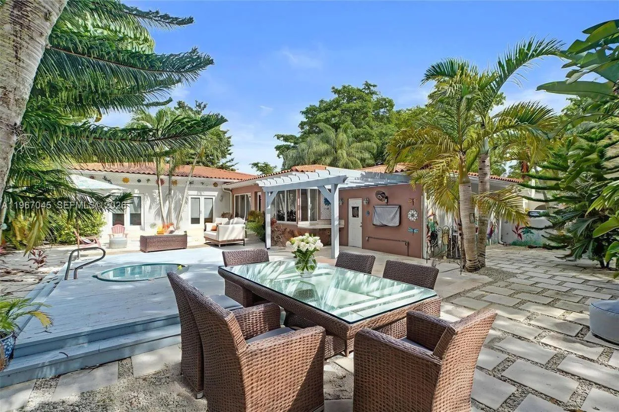 Enjoy, Entertain, Relax around Beautiful vegetation of Christmas trees, pencil palm trees. Huge massive yard!