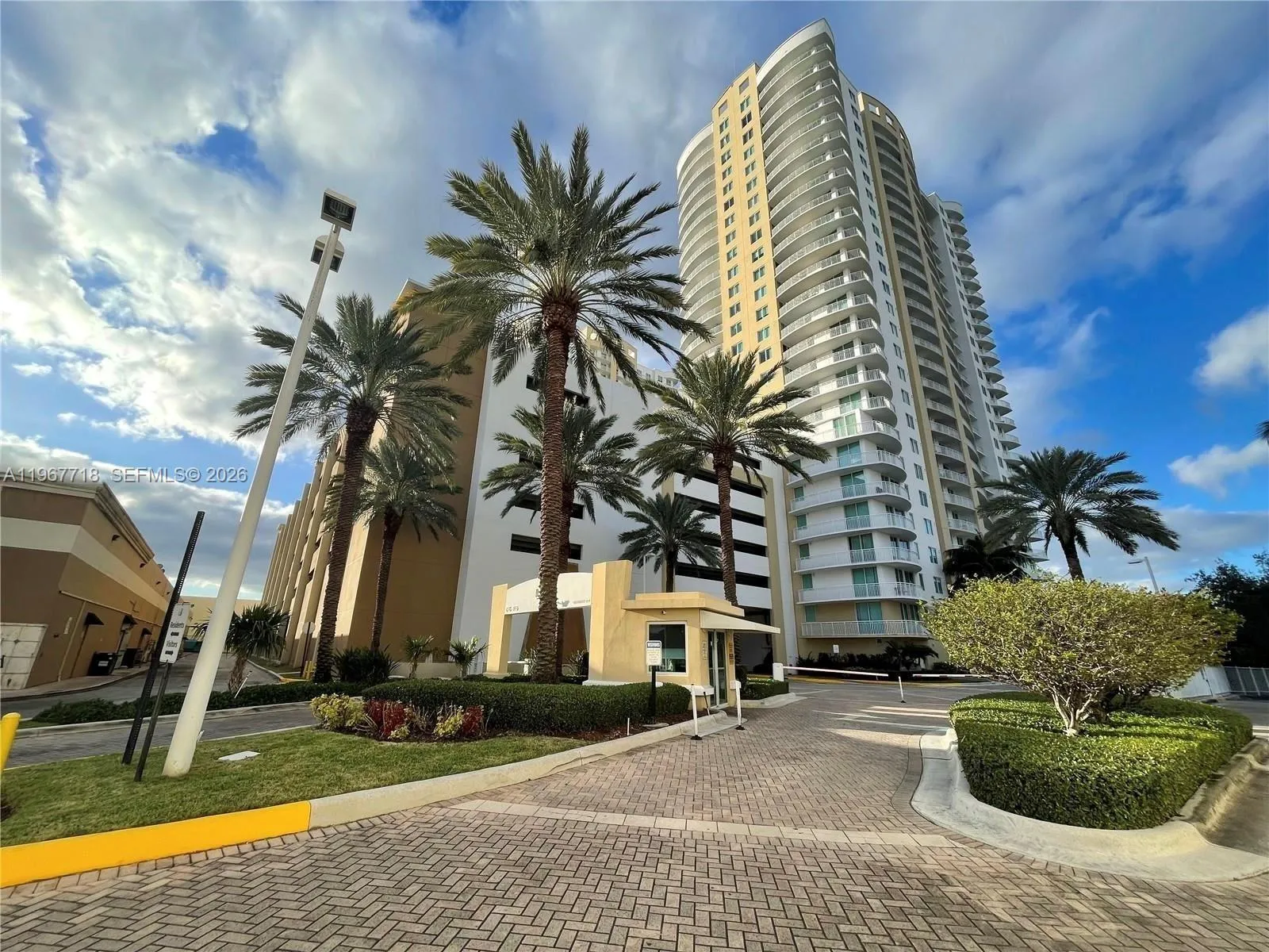 1745 E Hallandale Beach Blvd 501w, Hallandale Beac, Hallandale Beach, Florida 33009, 1 Bedroom Bedrooms, ,1 BathroomBathrooms,Residential,For Sale,1745 E Hallandale Beach Blvd 501w, Hallandale Beac,A11967718