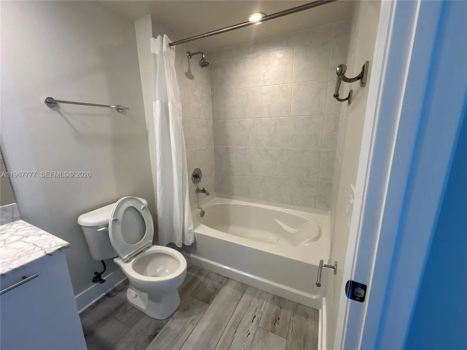 950 Brickell Bay Dr 2007, Miami, Florida 33131, Miami, Florida 33131, 2 Bedrooms Bedrooms, ,2 BathroomsBathrooms,Residential Lease,For Rent,950 Brickell Bay Dr 2007, Miami, Florida 33131,A11967777