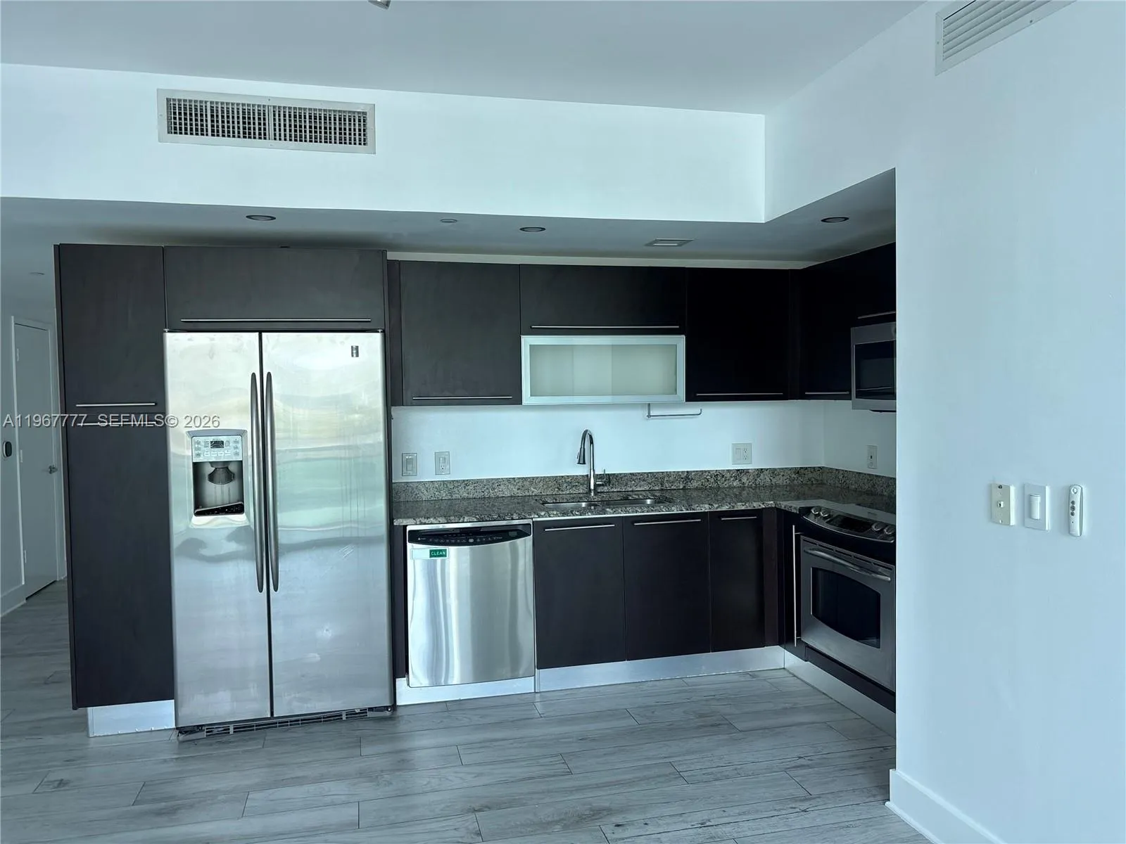 950 Brickell Bay Dr 2007, Miami, Florida 33131, Miami, Florida 33131, 2 Bedrooms Bedrooms, ,2 BathroomsBathrooms,Residential Lease,For Rent,950 Brickell Bay Dr 2007, Miami, Florida 33131,A11967777