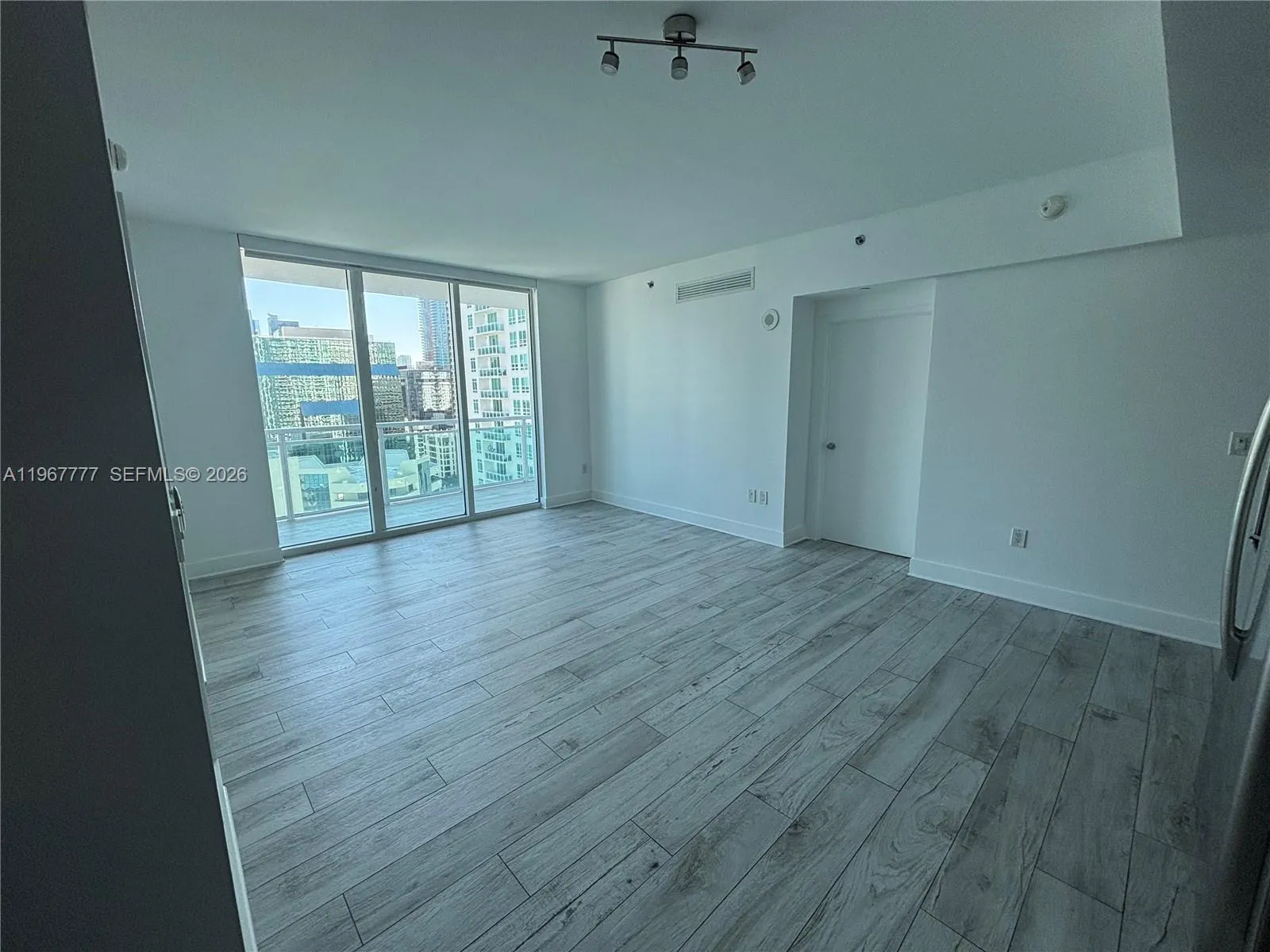 950 Brickell Bay Dr 2007, Miami, Florida 33131, Miami, Florida 33131, 2 Bedrooms Bedrooms, ,2 BathroomsBathrooms,Residential Lease,For Rent,950 Brickell Bay Dr 2007, Miami, Florida 33131,A11967777
