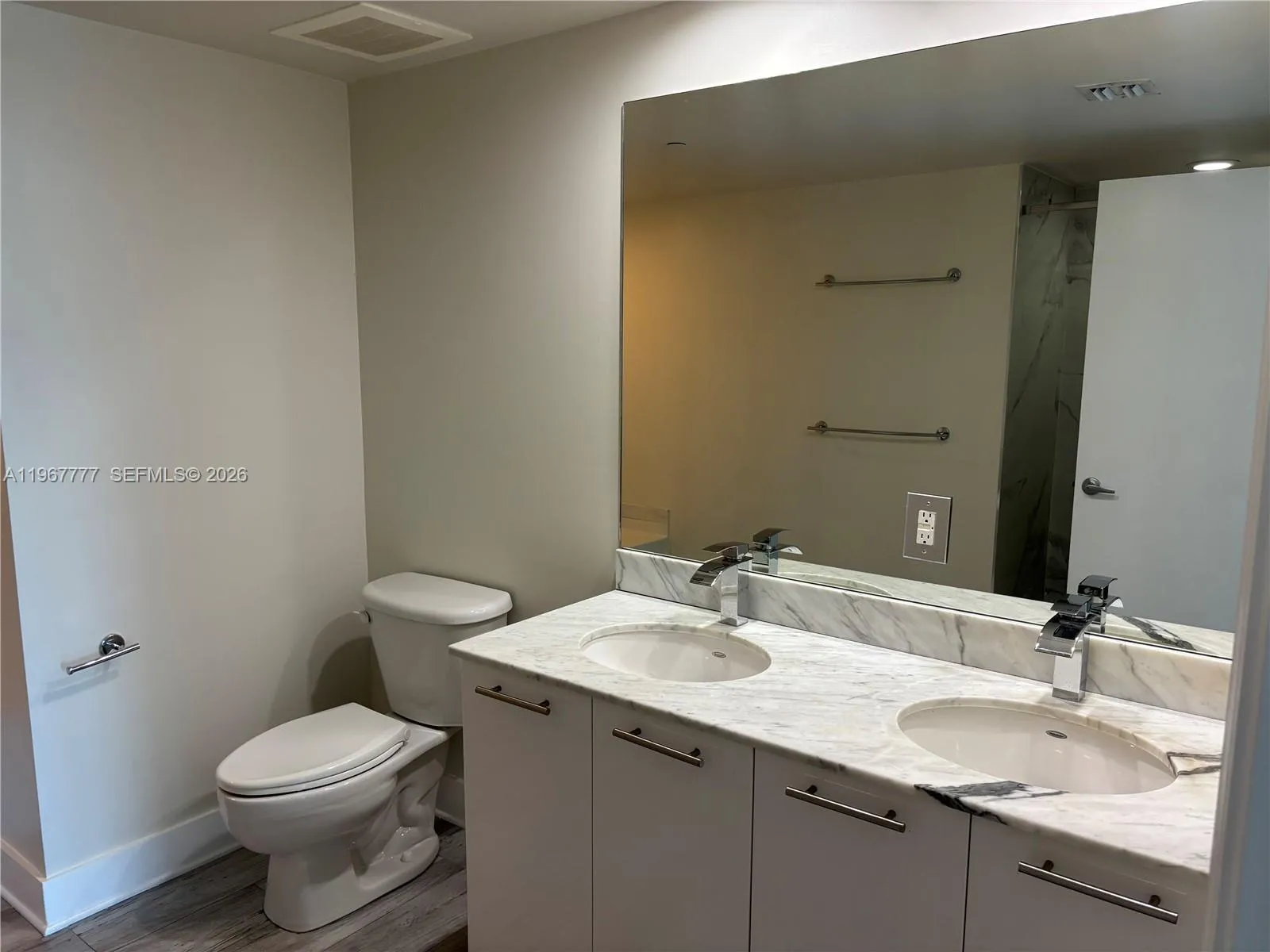 950 Brickell Bay Dr 2007, Miami, Florida 33131, Miami, Florida 33131, 2 Bedrooms Bedrooms, ,2 BathroomsBathrooms,Residential Lease,For Rent,950 Brickell Bay Dr 2007, Miami, Florida 33131,A11967777