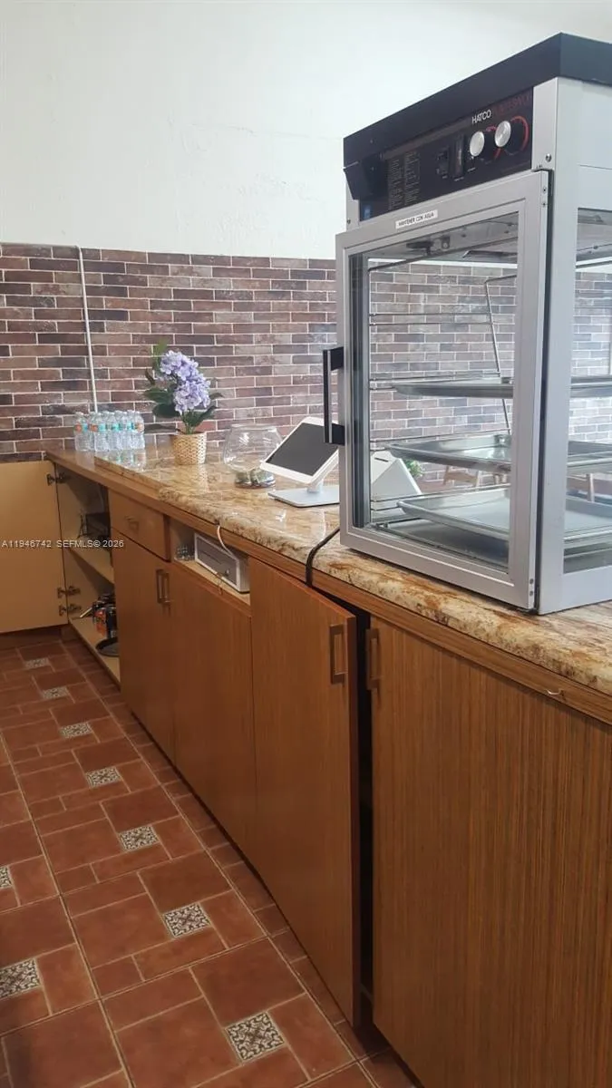 COUNTER / CASHIER AREA