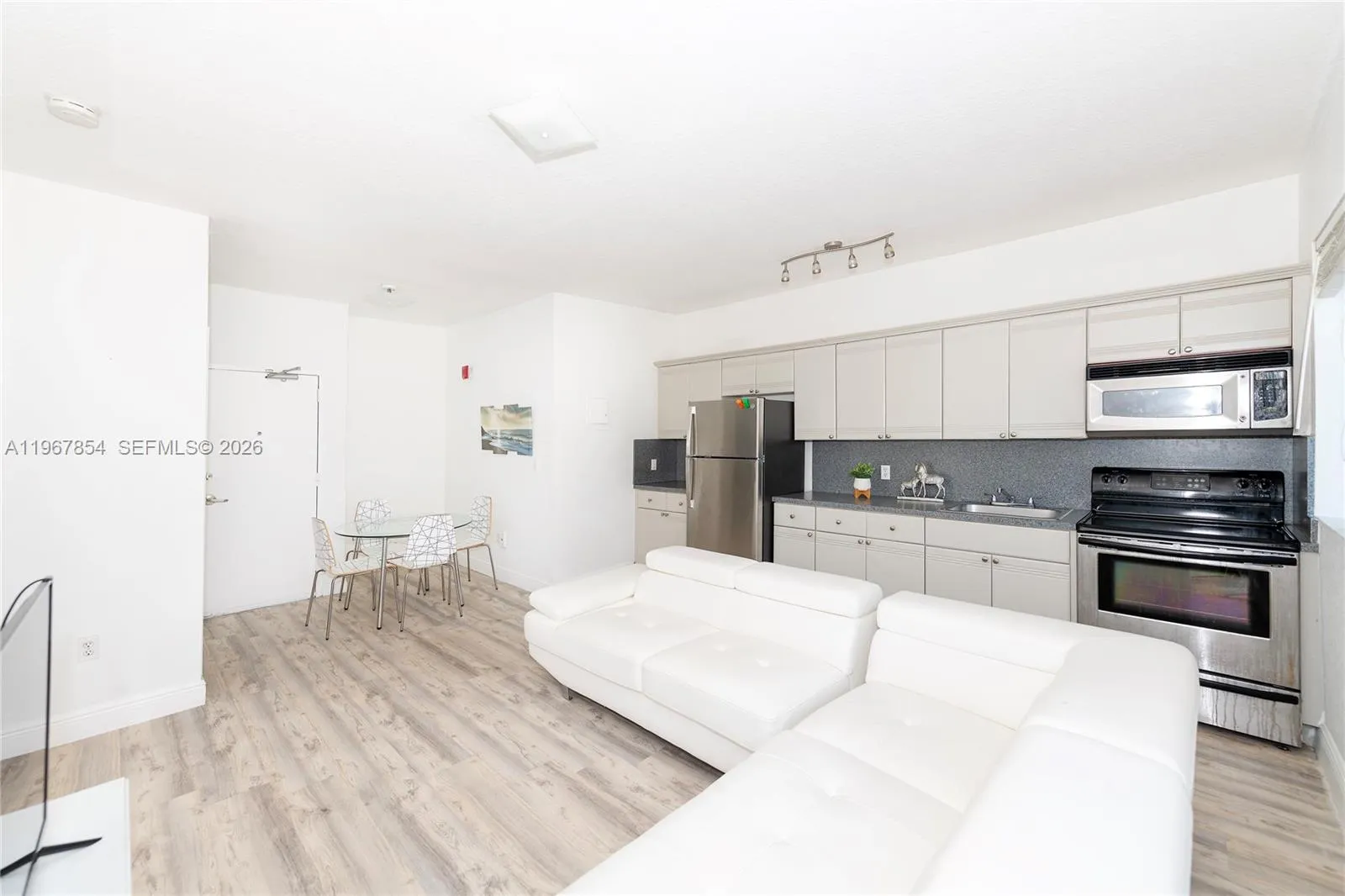 820 Euclid Ave 308, Miami Beach, Florida 33139, Miami Beach, Florida 33139, 1 Bedroom Bedrooms, ,1 BathroomBathrooms,Residential Lease,For Rent,820 Euclid Ave 308, Miami Beach, Florida 33139,A11967854