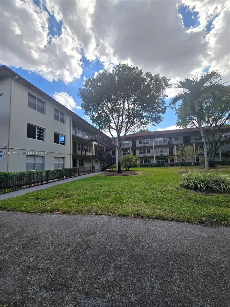 13500 Sw 1st St 202u, Pembroke Pines, Florida 3302, Pembroke Pines, Florida 33027, 2 Bedrooms Bedrooms, ,1 BathroomBathrooms,Residential,For Sale,13500 Sw 1st St 202u, Pembroke Pines, Florida 3302,A11967817