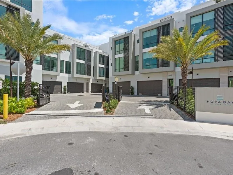 4008 Ne 167th St 6, North Miami Beach, Florida 331, North Miami Beach, Florida 33160, 4 Bedrooms Bedrooms, ,4 BathroomsBathrooms,Residential,For Sale,4008 Ne 167th St 6, North Miami Beach, Florida 331,A11967721