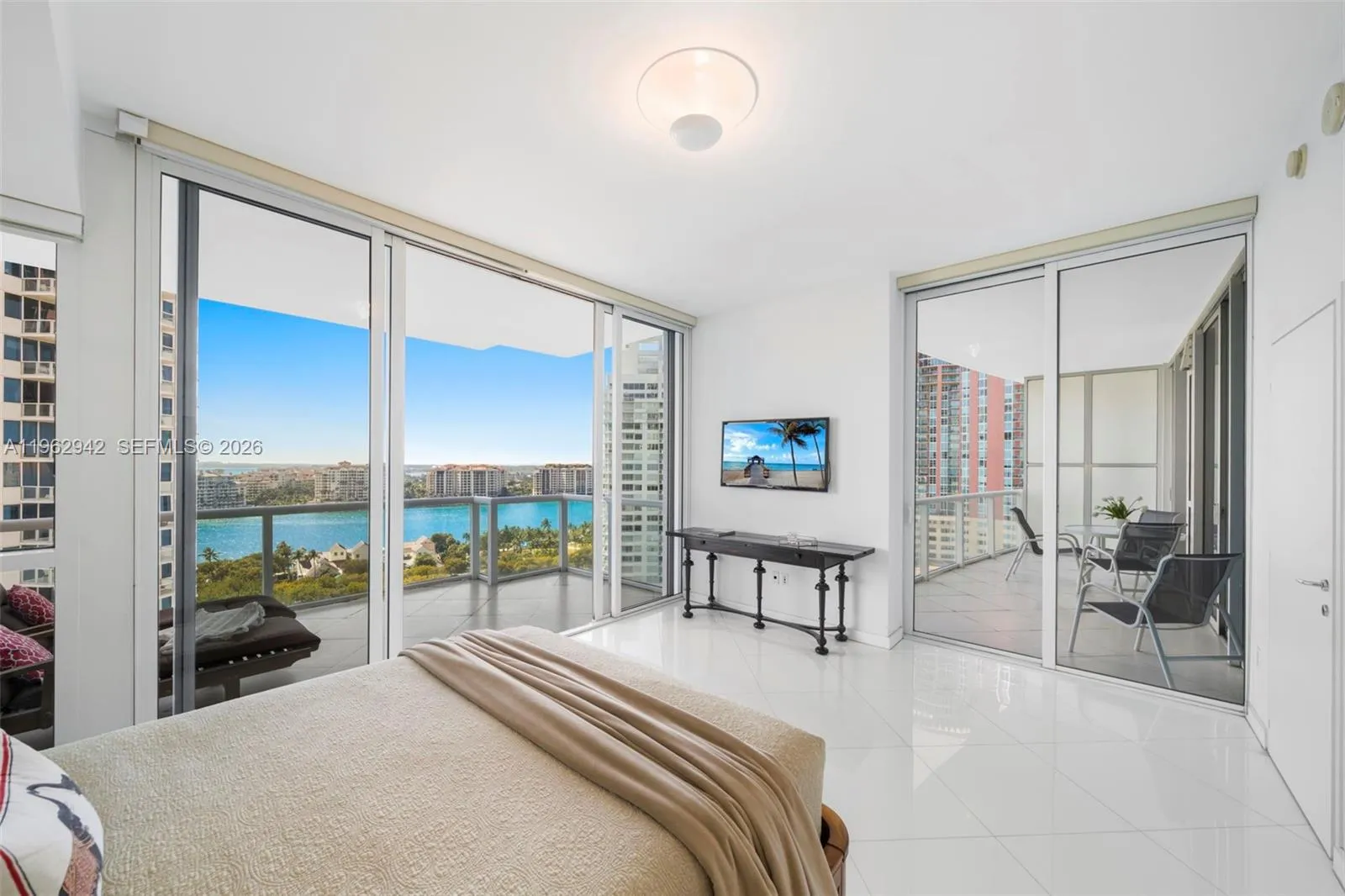 50 S Pointe Dr 1704, Miami Beach, Florida 33139, Miami Beach, Florida 33139, 2 Bedrooms Bedrooms, ,2 BathroomsBathrooms,Residential,For Sale,50 S Pointe Dr 1704, Miami Beach, Florida 33139,A11962942
